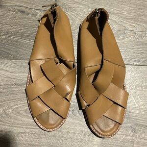 Bird of Flight Tan woven leather zippered back sandals Size 8